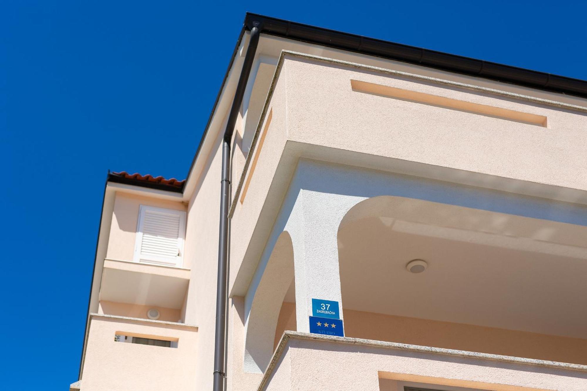 Apartmani Assa Krk Krk Town Exterior photo